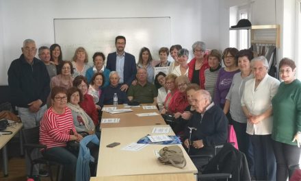 El alcalde de Colindres clausura el Taller de la Memoria con la entrega de diplomas